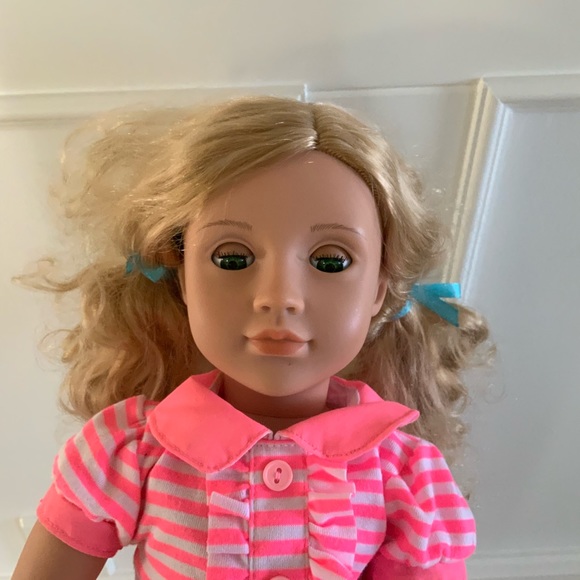 OUR GENERATION BATTAT DOLL 18” Inch Blonde Hair Green Eyes - Picture 3 of 10